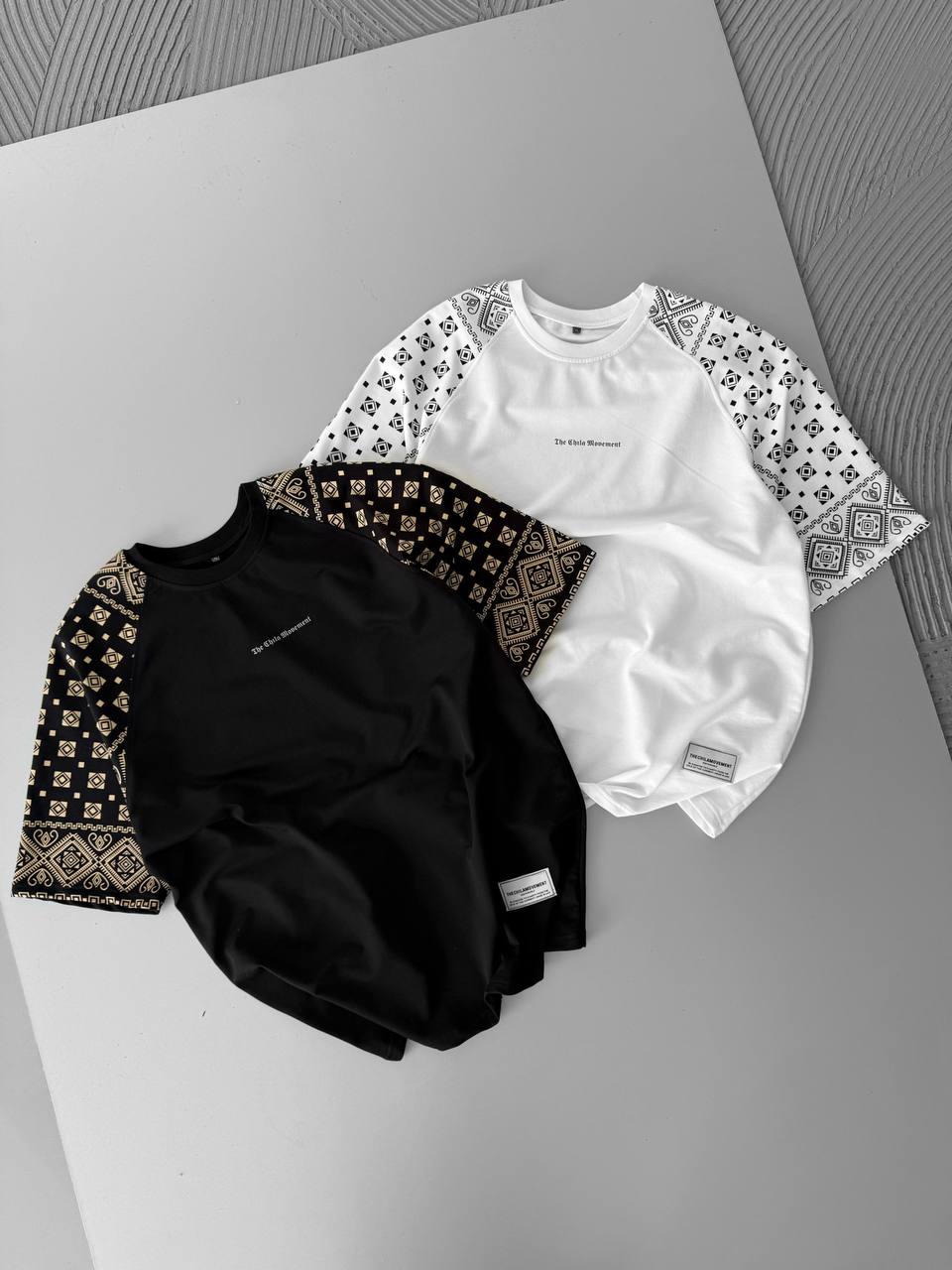 Artistic Graphic Cotton T-Shirt / Figure with Rug Print Tee