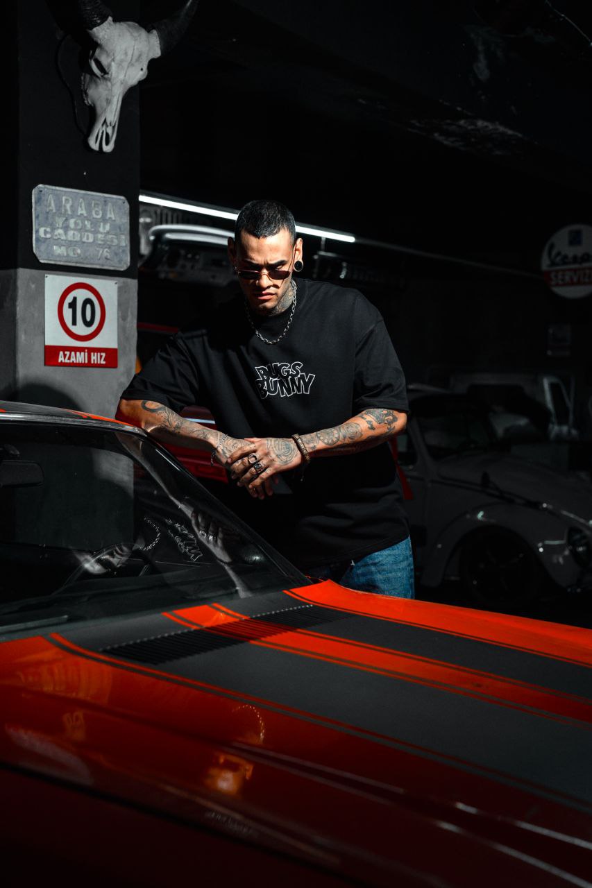 Bugs Bunny T-Shirt - Stylish Graphic Tee