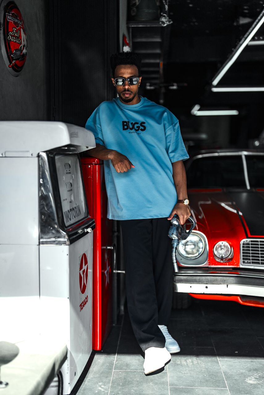 Cartoon Rabbit Graphic T-Shirt – What’s Up Doc