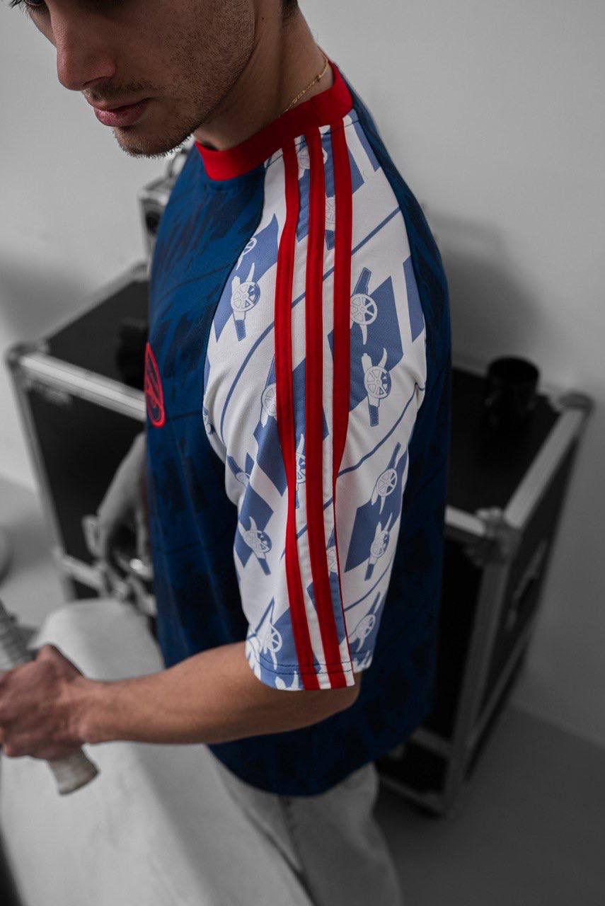 Arsenal Retro Raglan Sleeve Graphic Tee – Vintage Color Block Sports T-Shirt